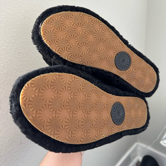 Ugg slippers - Picture 2 of 2